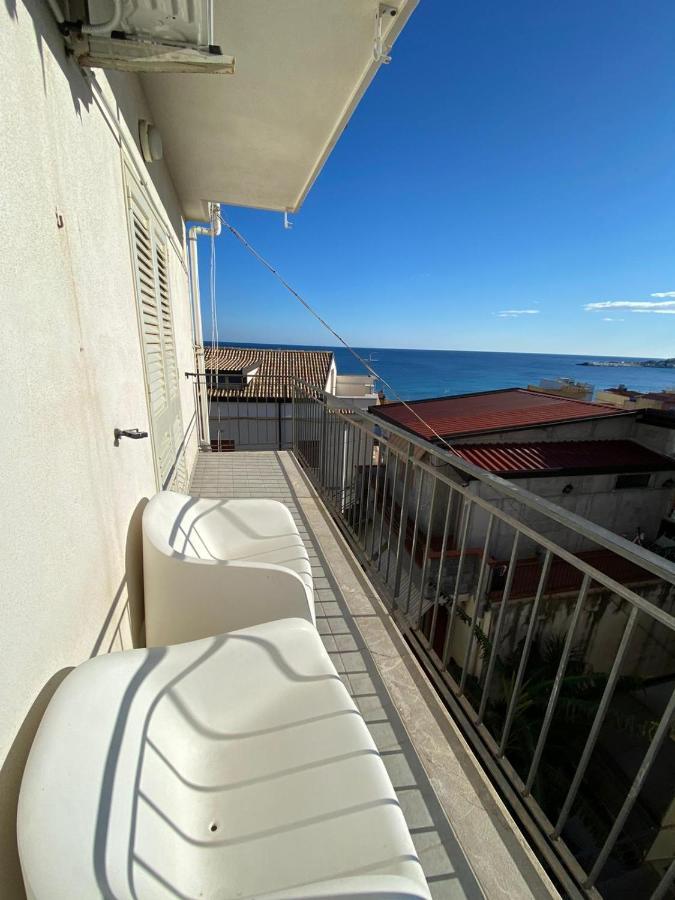 Nick & Santo'S Holiday Homes B&B Giardini-Naxos Buitenkant foto