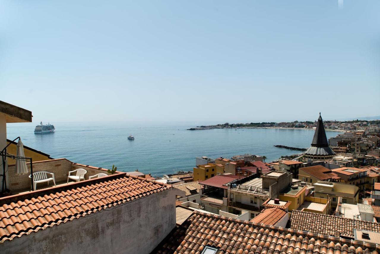 Nick & Santo'S Holiday Homes B&B Giardini-Naxos Buitenkant foto